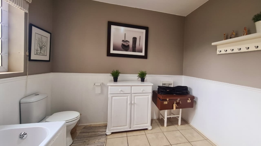 5 Bedroom Property for Sale in Merryhill Eastern Cape